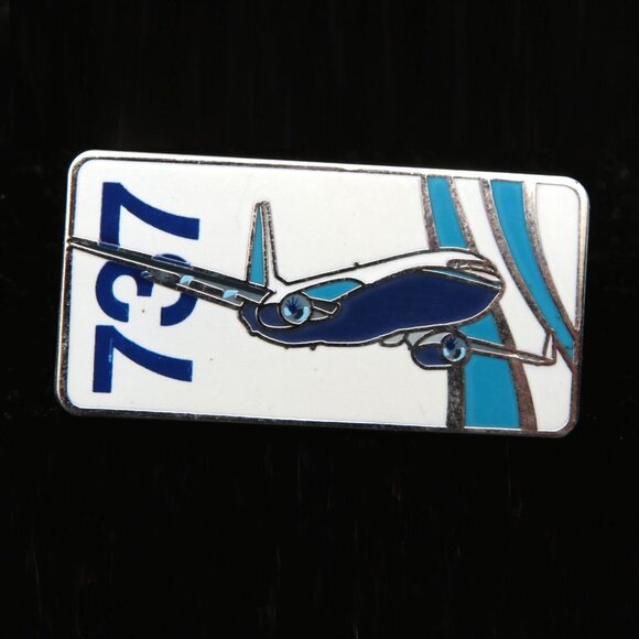 Boeing 737 Airplane Enamelled Pin Flying Travel Metal Glossy White Navy Blue - Picture 3 of 5